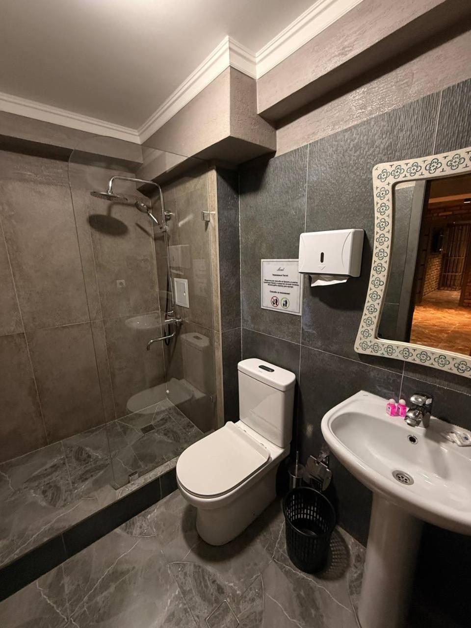 Premium Hostel Tasjkent Eksteriør billede